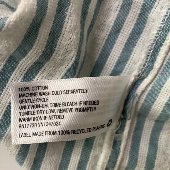 Universal Threads ruffle top - Picture 8 of 8